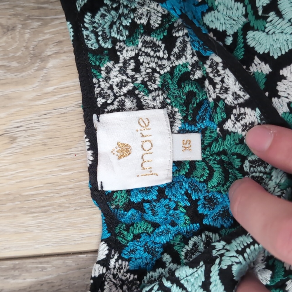 J.Marie Embroidered Top - Picture 3 of 4